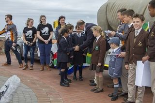 mee7d1605 mayor trollip with collegiate girls